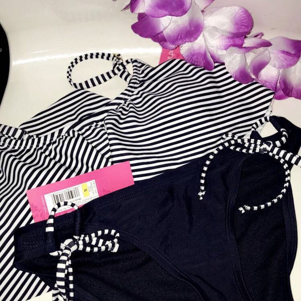 SWIMSUIT SET! CAN BE SOLD INDIVIDUALLY. JUST LMK.